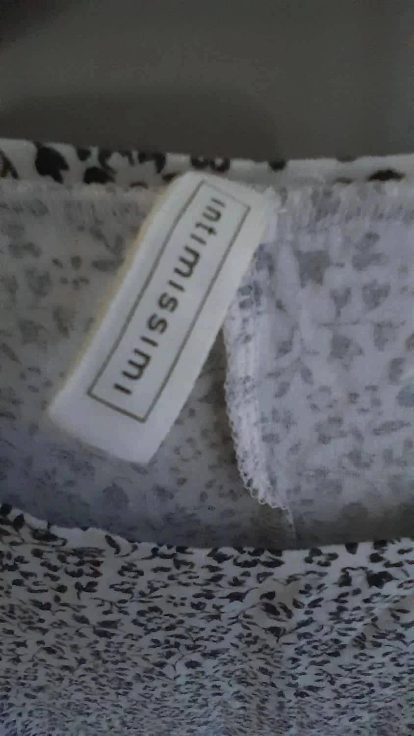 T-shirt branco com flores azuis marinho, tamanho 36/38, Marca Intimissimi – photo 4